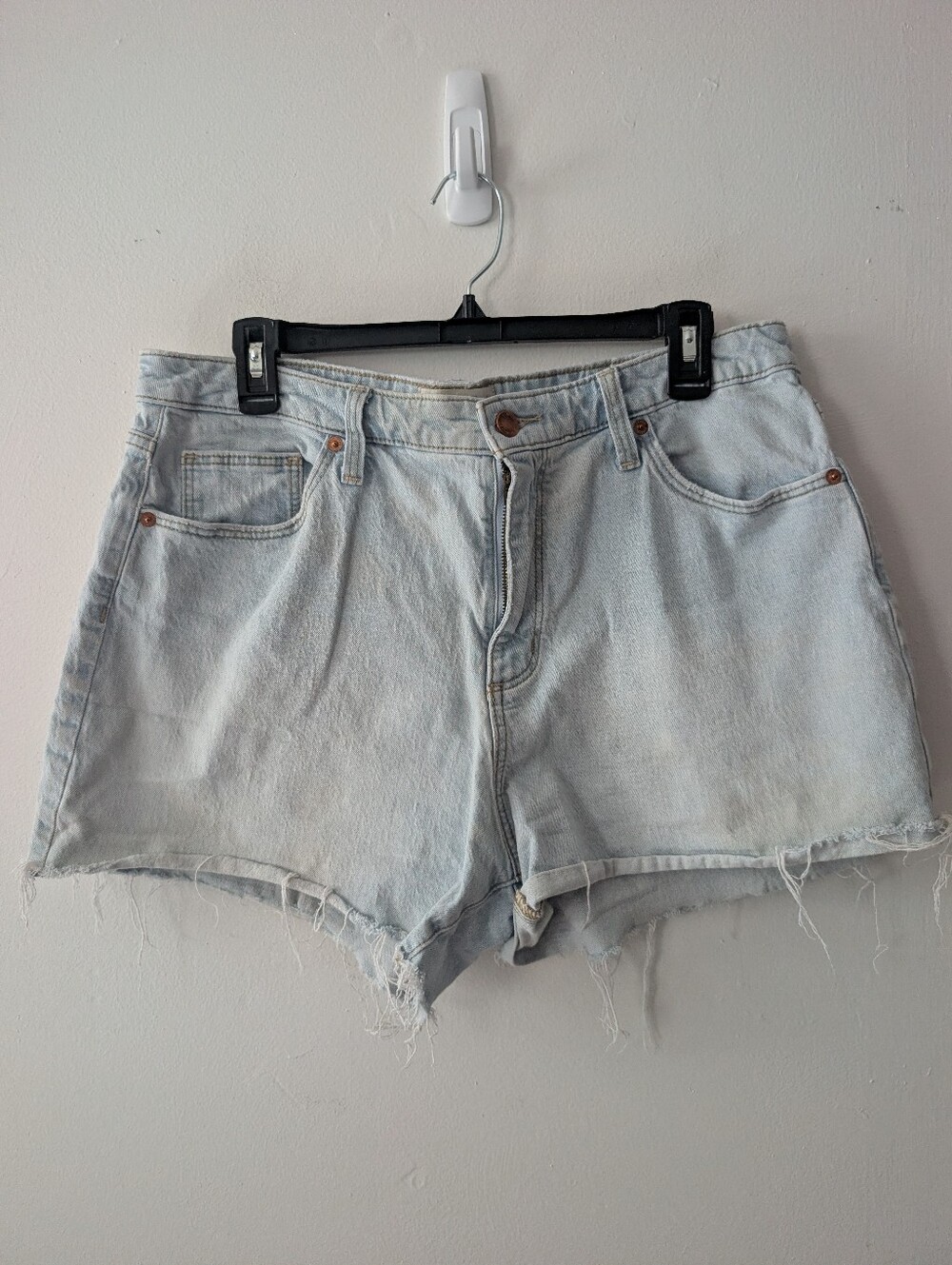 Universal Thread Light Wash Distressed Cut Off Denim Jean Shorts Size 14